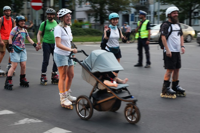 Rolkarze na ulicach Krakowa. Przejechali dwiema trasami. Zobaczcie zdjęcia