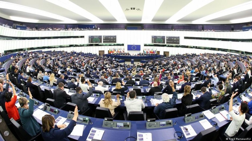 Troje uczniów z "Dunika" będzie debatować na symulacyjnej sesji plenarnej w Parlamencie Europejskim