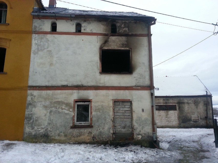 Kamienna Góra. W pożarze w Sędzisławiu zginął mężczyzna (FOTO)