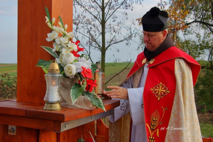Poświęcenie nowego Krzyża Powstańczego w Bartochowie