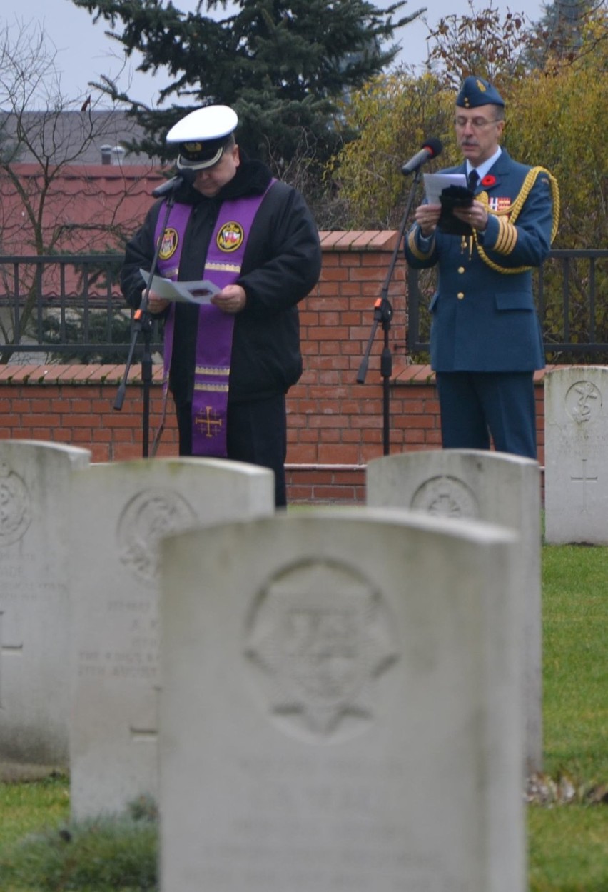 Upamiętniono ofiary I i II wojny światowej pochowane na malborskich cmentarzach [ZDJĘCIA]