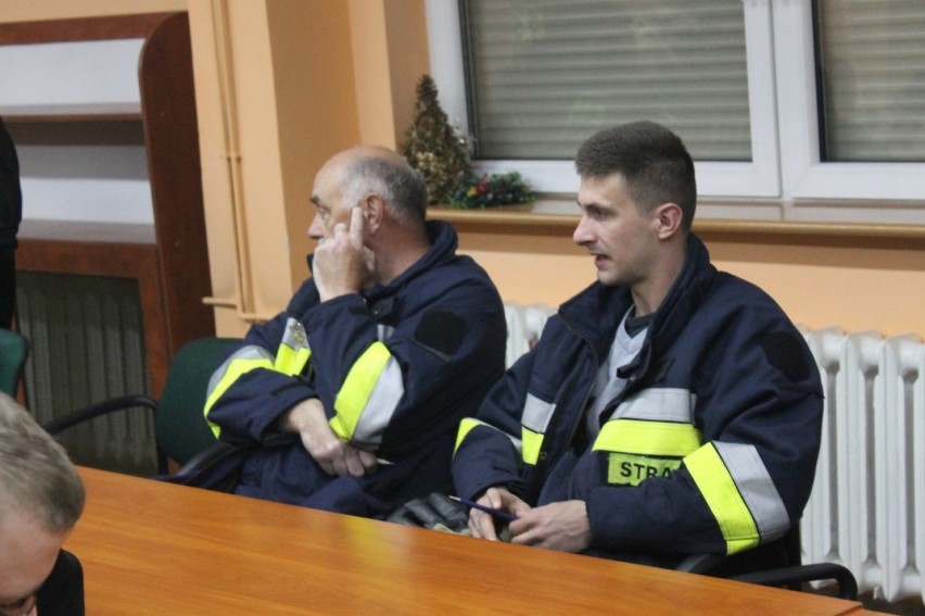 Pożar magazynu z człowiekiem w środku. Strażacki egzamin [Foto]