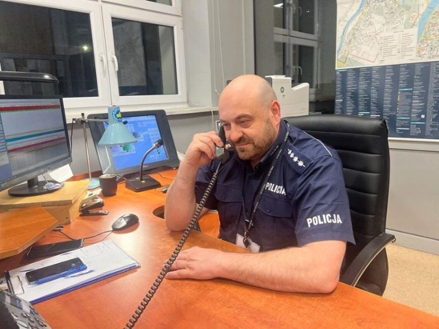 Asp. szt. Grzegorz Fera, dyżurny malborskiej Komendy Powiatowej Policji, podczas służby uratował mężczyznę, który chciał popełnić samobójstwo.