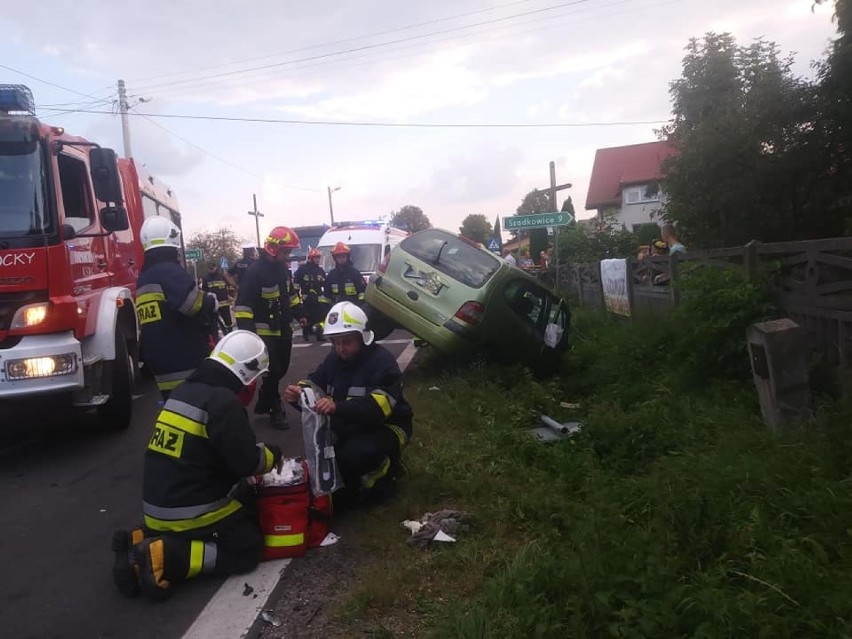 Zderzenie osobowego renaulta z ciężarowym volvo. Ranny...