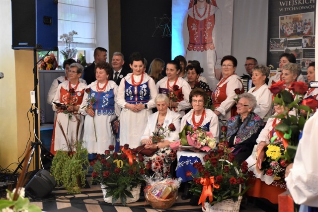 70 lat działalności świętowało Koło Gospodyń Wiejskich w Tychnowach. Swój jubileusz miał także zespół ludowy "Wesoła Gromadka".