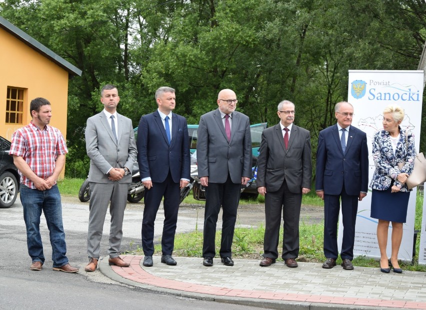  Nowa droga w Markowcach i Pobiednie. Powiat Sanocki zrealizował kolejną inwestycję [ZDJĘCIA]