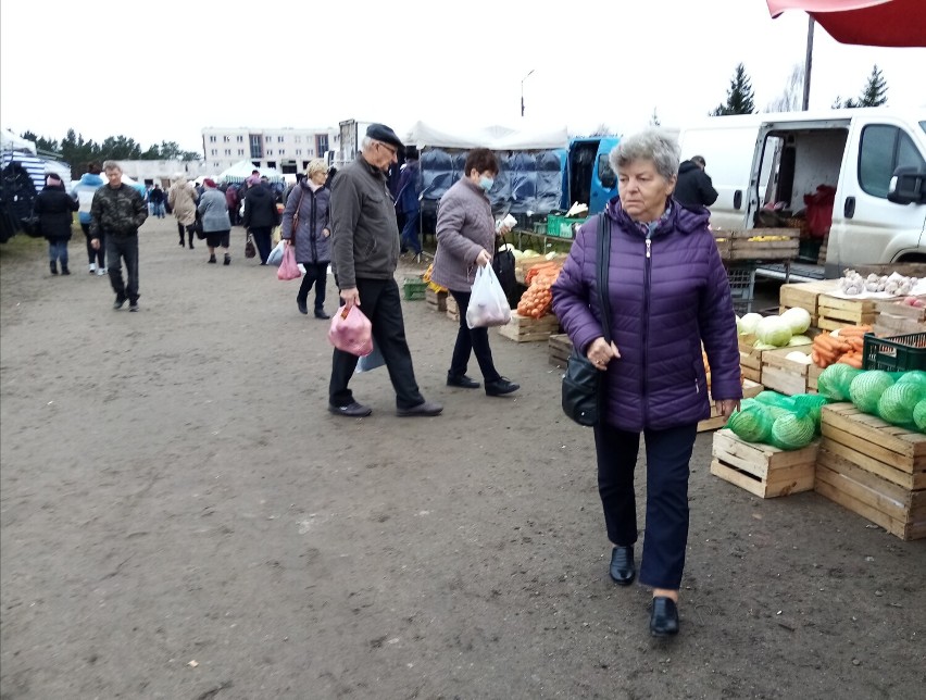 Tak wyglądały zakupy na targowisku w Golubiu-Dobrzyniu w...