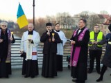 Poruszająca modlitwa w trzech językach za pokój i wolność Ukrainy na Moście Staromiejskim w Zgorzelcu [ZDJĘCIA]