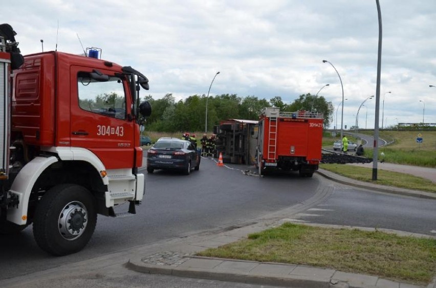 Wypadek w Bielanach Wrocławskich. Ciężarówka spowodowała...