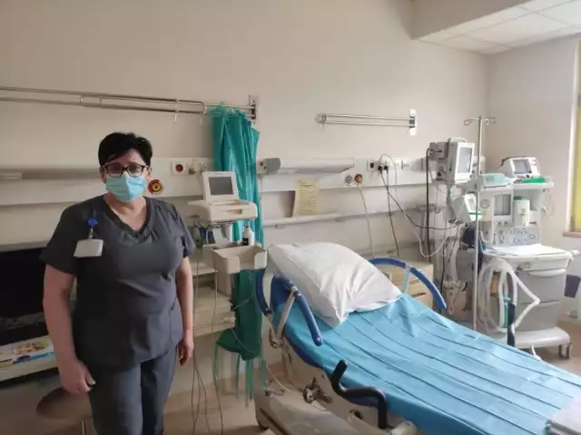 - Jesteśmy jedną z nielicznych placówek w regionie, gdzie położne mają kursy anestezjologiczne przygotowujące do odbierania porodów w warunkach znieczulenia zewnątrzoponowego. zapraszamy panie, w u nas będą bezpieczne - mówi Agnieszka Nocoń, położna oddziałowa Oddziału Ginekologiczno – Położniczego w Radomskim Szpitalu Specjalistycznym.