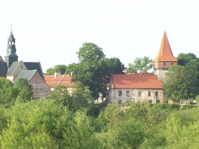 Baszta Opactwa Cysterskiego na Podklasztorzu (w Sulejowie). Widok od wału.