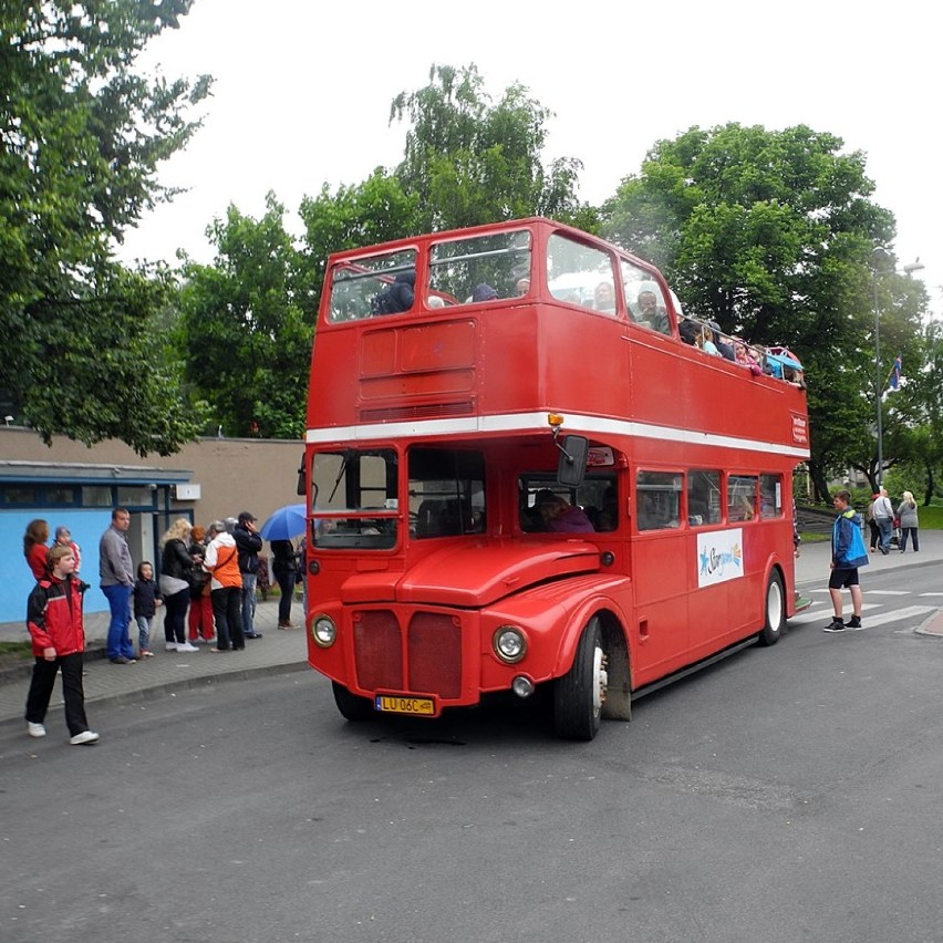 100 dodatkowych osób pojechało londyńskim autobusem po Stargardzie 