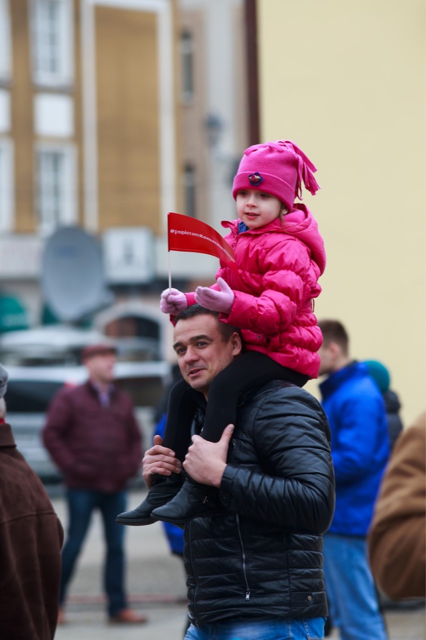 Wizyta prezydenta RP w Białymstoku. Karta BKM i żyrandol dla Komorowskiego