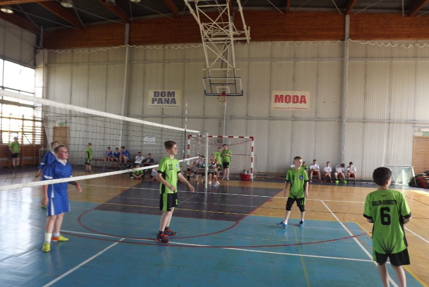W szkole podstawowej numer 2 w Golubiu-Dobrzyniu rozegrano turniej mini siatkówki 