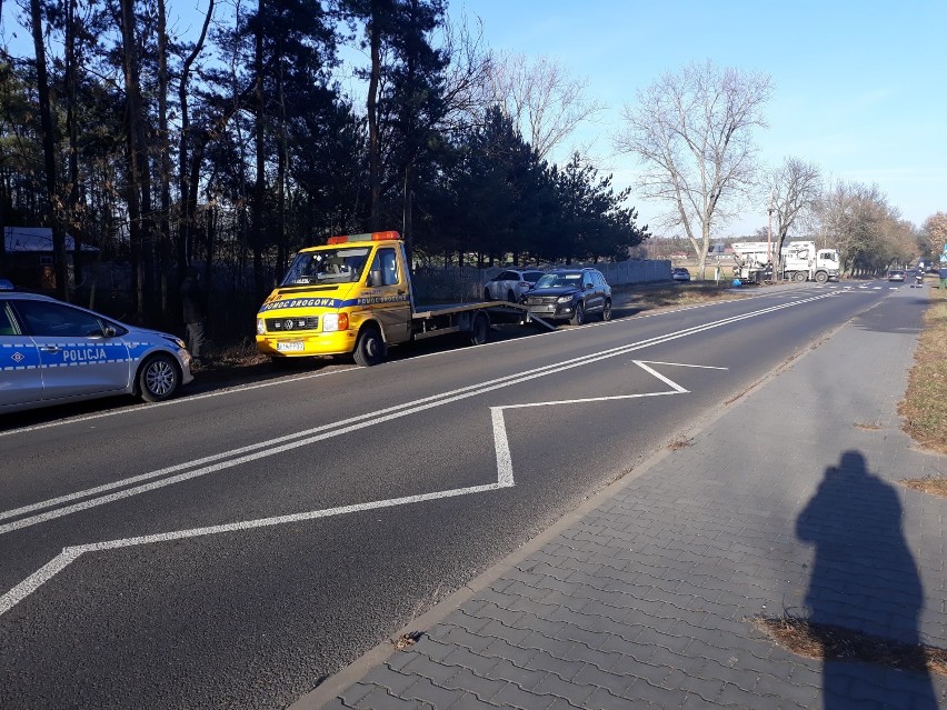 Wypadek w Wygodzie w gminie Ujazd. Motorowerzysta zderzył się z samochodem osobowym [ZDJĘCIA]