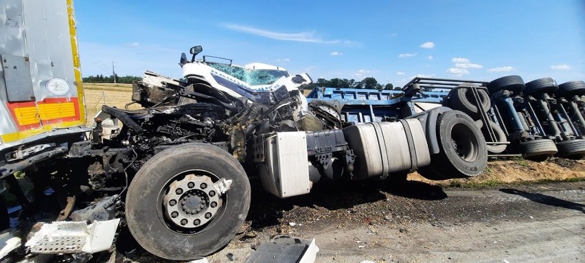 Wypadek trzech ciężarówek na A4 koło Chojnowa