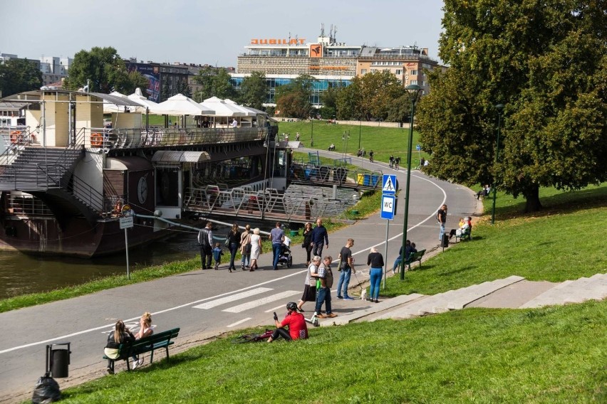 Choć restauracje i puby są zamknięte, to wciąż można kupić...