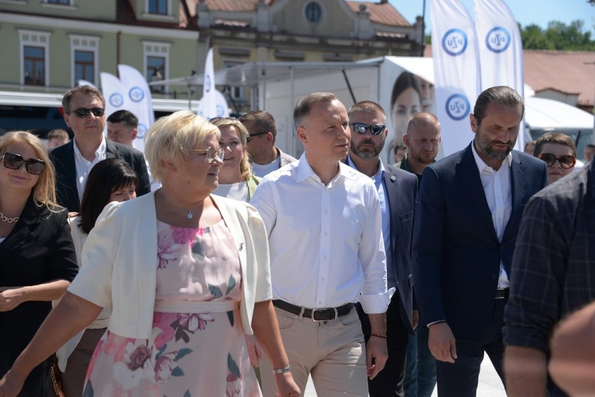 Prezydent Andrzej Duda odwiedził Bochnię w ramach Mobilnej Strefy Zdrowia. Zobacz zdjęcia