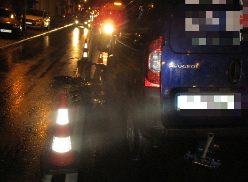 Wypadek z udziałem autobusu MPK we Włocławku. 19-letni kierowca bmw sprawcą [zdjęcia]