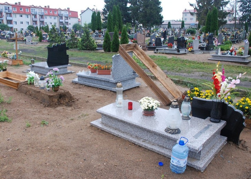 Cmentarz w Skarszewach został zdewastowany - ZDJĘCIA