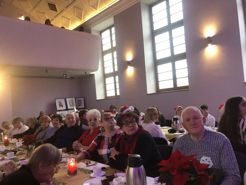 Świąteczne spotkanie seniorów w Domu Kultury w Objezierzu 