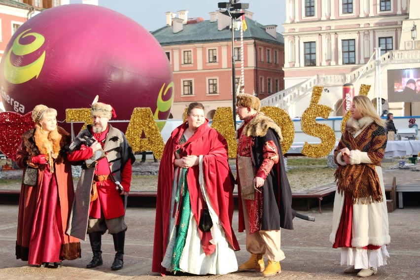 ZAMOŚĆ ŚWIETLNĄ STOLICĄ POLSKI! "Pytanie na Śniadanie" sprzed zamojskiego ratusza (ZDJĘCIA)