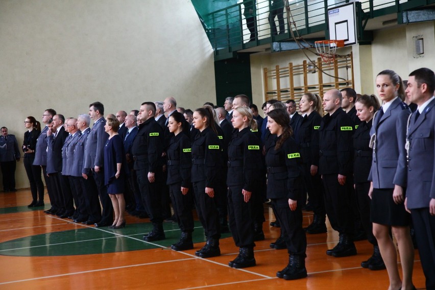 Ślubowanie nowo przyjętych policjantów i nagrody dla zasłużonych łódzkich funkcjonariuszy [ZDJĘCIA]