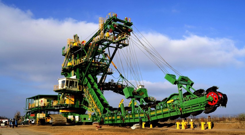 Pracownicy Rambu Bełchatów zbudowali ogromna koparkę dla kopalni Turów