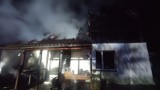 Pożar domu w Lubiszynie. Z ogniem walczyło 10 zastępów strażaków. Straty są ogromne...