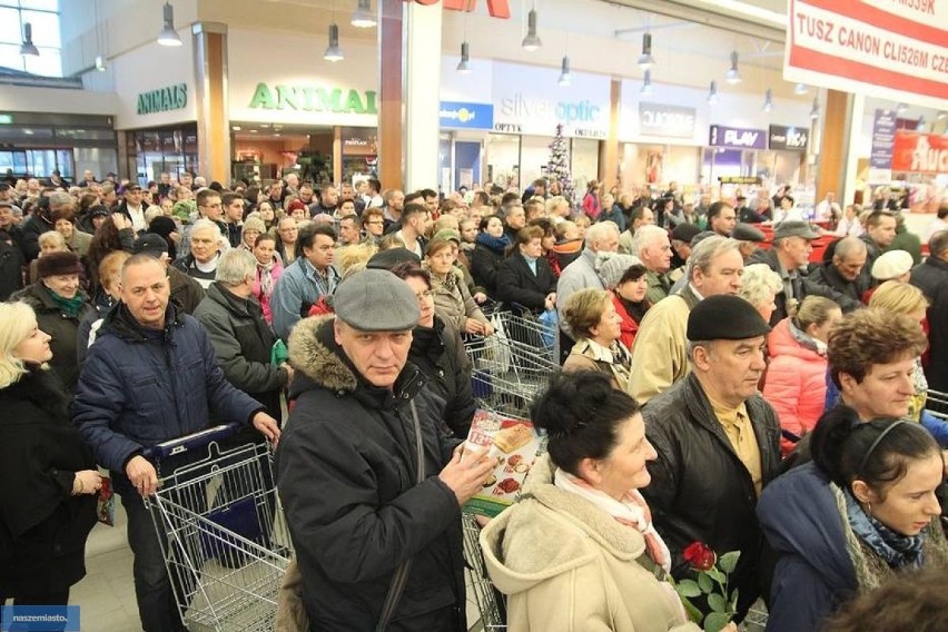 Tłumy na otwarciu hipermarketu Auchan we Włocławku [zdjęcia, wideo]