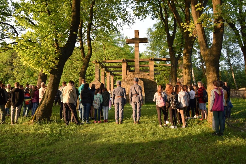 Na cmentarzu nr 80 w Sękowej odprawiona została msza święta...