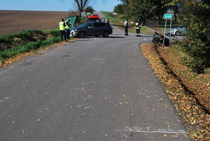 Kupiatycze. 16-latek i 14-latka ranni w wypadku. Ich motocykl uderzył w prawidłowo jadącego peugeota [ZDJĘCIA]