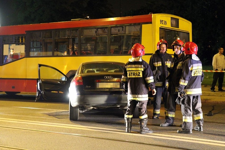 Wrocław: Audi zderzyło się z autobusem MPK (ZDJĘCIA)