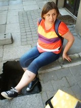 Pod kobietą w Gorzowie zapadł się chodnik. Dosłownie. Wpadła do dziury po pas!