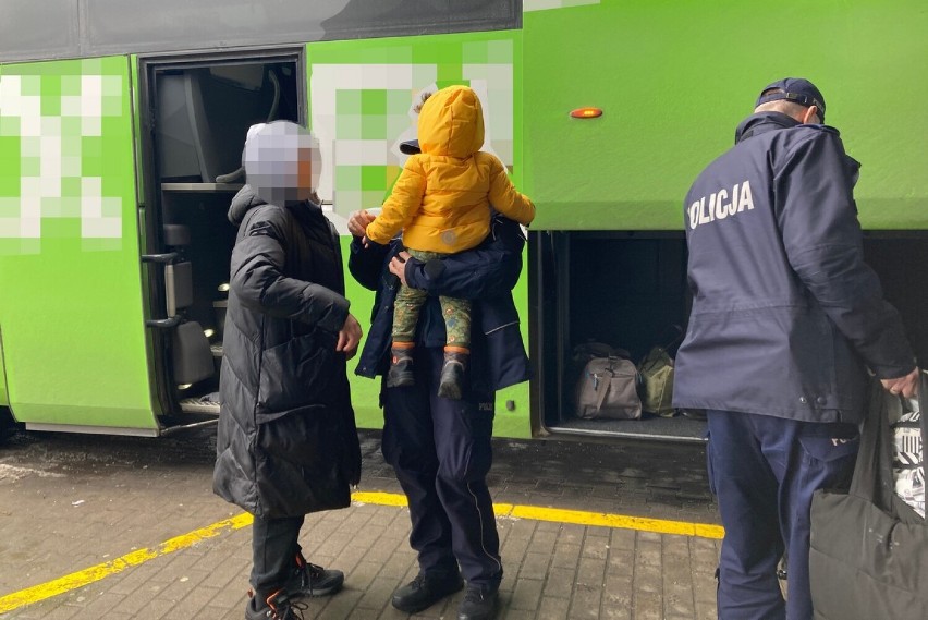 Dzięki pomocy toruńskich policjantów rozłąka dzieci z mamą...