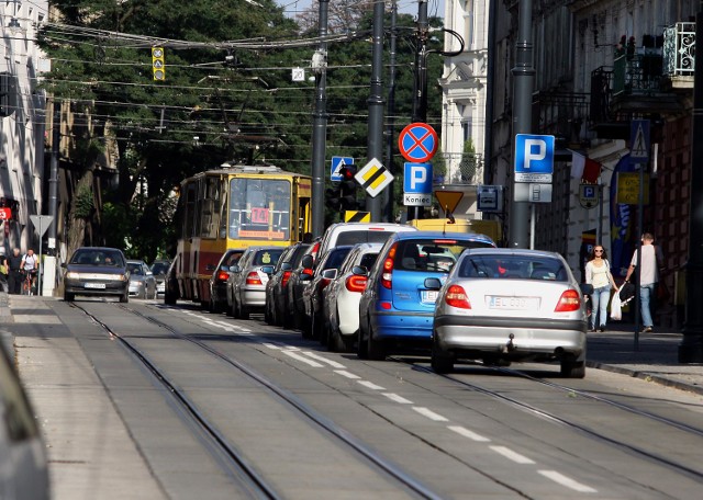 Ograniczenie prędkości dla tramwajów, które obowiązuje od Żeromskiego do Włókniarzy, miało zostać zniesione 30 września