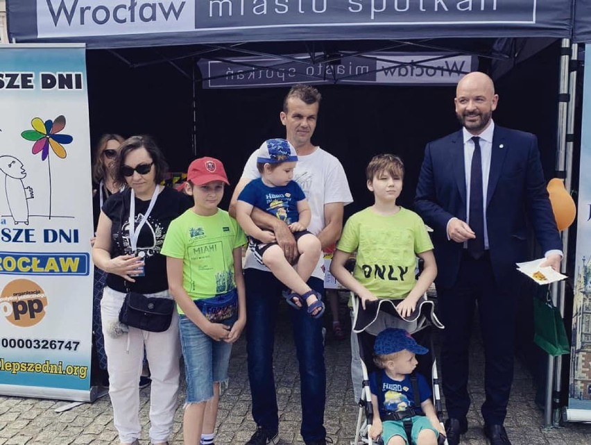 Prezydent Wrocławia Jacek Sutryk gotował w sobotę na pl. Solnym [ZDJĘCIA]