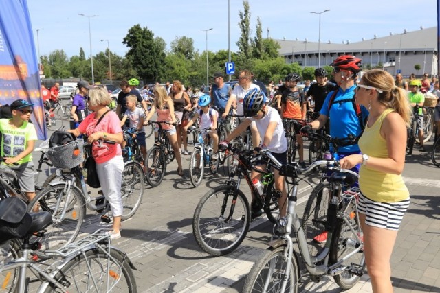 Finał akcji "Rowerowy Maj"! Uczestnicy wyruszyli z parkingu przy Arenie Toruń. Do pokonania mieli 8-kilometrowy odcinek trasy, która prowadziła na Barbarkę. To właśnie tam nastąpiło oficjalne rozpoczęcie pikniku i podsumowanie całej akcji. Najaktywniejsze szkoły, przedszkola i ich uczniowie mogli liczyć na atrakcyjne nagrody, m.in. rowery. 

Zobacz także: Toruński Festiwal Piwa. Zobaczcie jak jest! [DUŻO ZDJĘĆ]

Obejrzyjcie naszą fotorelację!

„Rowerowy Maj" w Toruniu [ZDJĘCIA]