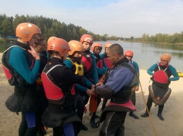 Akademia Kajakowa Za Horyzontem w ramach Dolnośląskiego Funduszu Małych Inicjatyw.