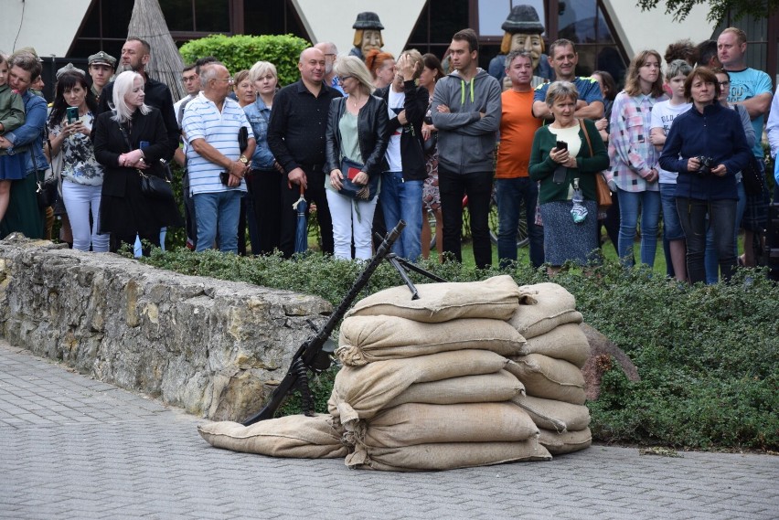 Rekonstrukcja wybuchu Powstania Warszawskiego w Wieluniu ZDJĘCIA