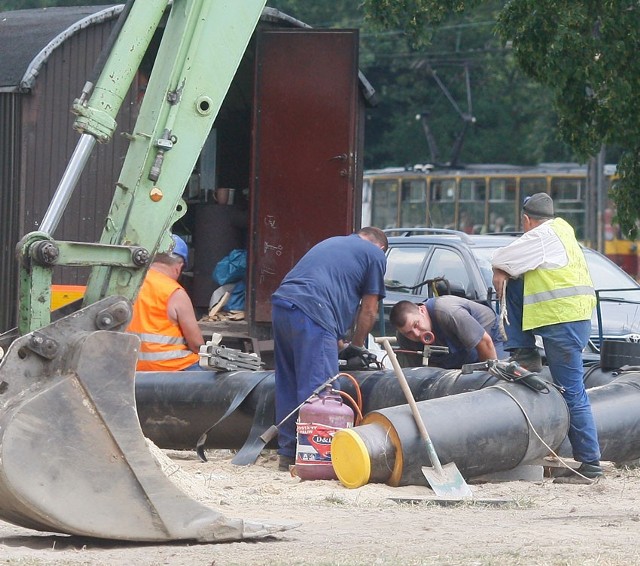 Największe prace modernizacyjne sieci ciepłowniczej w tym roku są prowadzone na Teofilowie, w pobliżu skrzyżowania ul. Szparagowej z ul. Aleksandrowską.