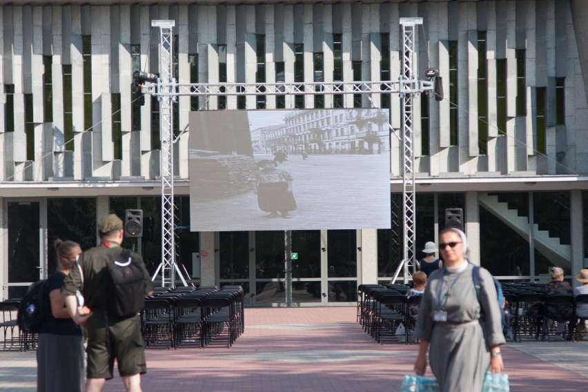 74. rocznica wybuchu Powstania warszawskiego. Przed pomnikiem Gloria Victis obecni byli Powstańcy i władze państwowe