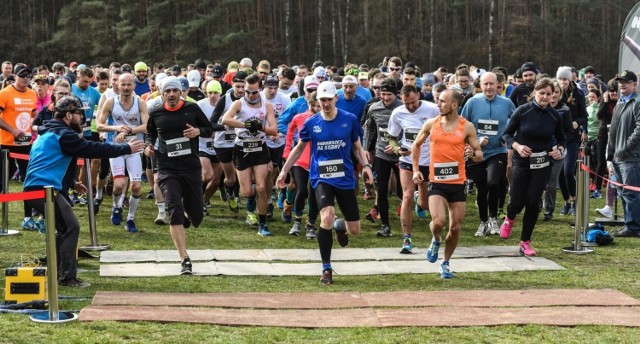 W niedzielę w Bydgoszczy odbył się bieg pamięci Jacka Śniegockiego. Uczestnicy pokonali dystans 5 kilometrów.

Jacek Śniegocki uważany jest za ojca bydgoskiej onkologii. Walczył w powstaniu warszawskim (ps. Czek). Zebrane podczas biegu fundusze zostaną przeznaczone na wsparcie pacjentów Oddziału Medycyny Paliatywnej Szpitala Uniwersyteckiego nr 1 im. dr. A. Jurasza w Bydgoszczy. Pacjenci trafiający na oddział najczęściej są w terminalnym okresie choroby (są nieuleczalnie chorzy, wielu z nich umiera na oddziałach). Celem jest zakup środków oraz sprzętu umożliwiającego podniesienie komfortu, jakości życia pacjentów na oddziale.

➤ Więcej zdjęć na następnych stronach