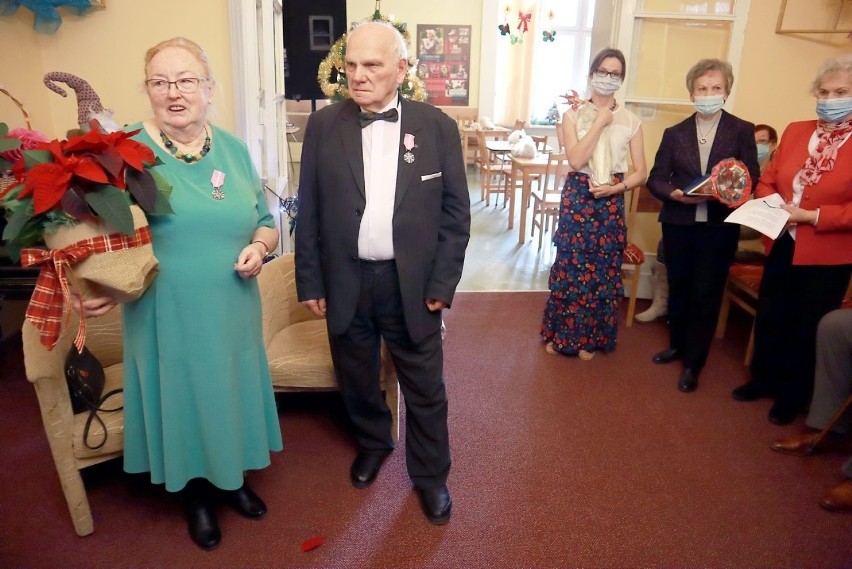 Zofia i Andrzej Sypniewscy świętują 60 rocznicę ślubu.