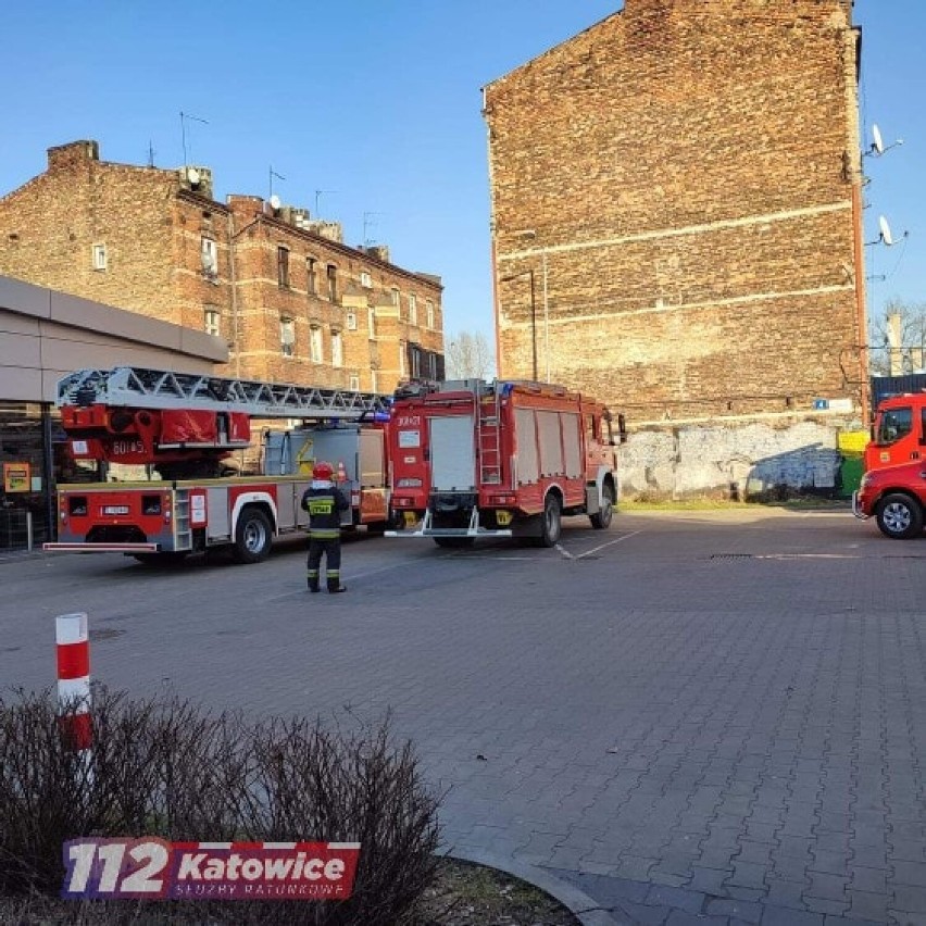 Tragiczny pożar w Katowicach. Konieczna była ewakuacja budynku. Wśród poszkodowanych jest ofiara śmiertelna