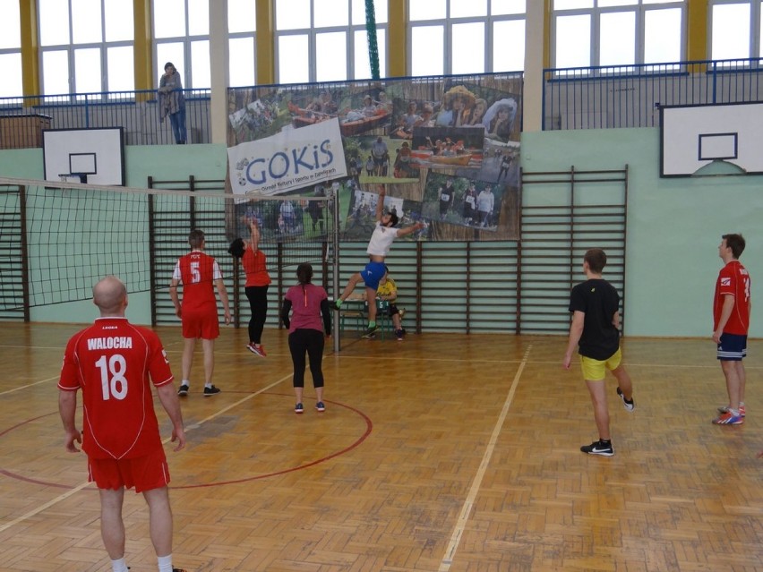 Turniej piłki siatkowej w Zapolicach [zdjęcia]