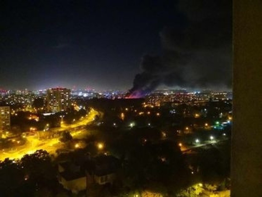 Pożar hali w Poznaniu wybuchł 12 października po godzinie...