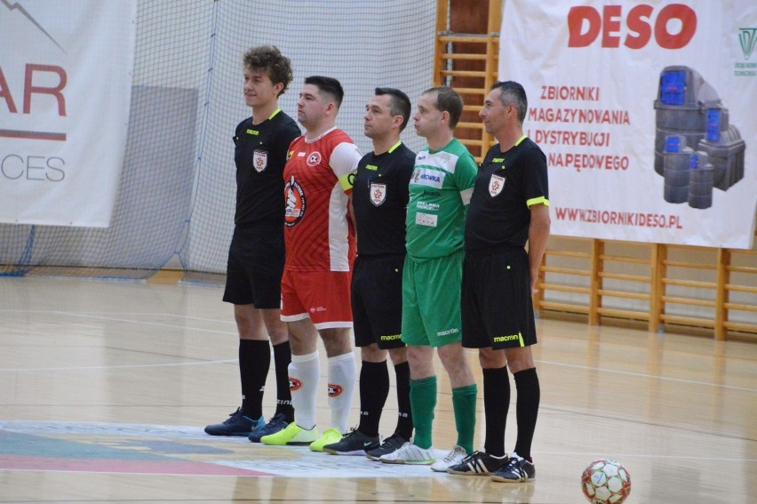 Bolesna lekcja futsalu od lidera tabeli. Petro-Lawa Futsal Rawicz wysoko przegrywa z Grupa CRB Mrówka Mosina [ZDJĘCIA]