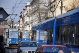 Kraków. Komunikacja MPK na Wszystkich Świętych. Dodatkowe tramwaje i autobusy 1 listopada. Jak dojechać na cmentarze? [ROZKŁADY JAZDY]