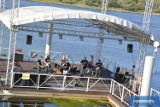 Zespół W pół do bluesa wystąpił na pływającej scenie nad Wisłą we Włocławku [zdjęcia, wideo]